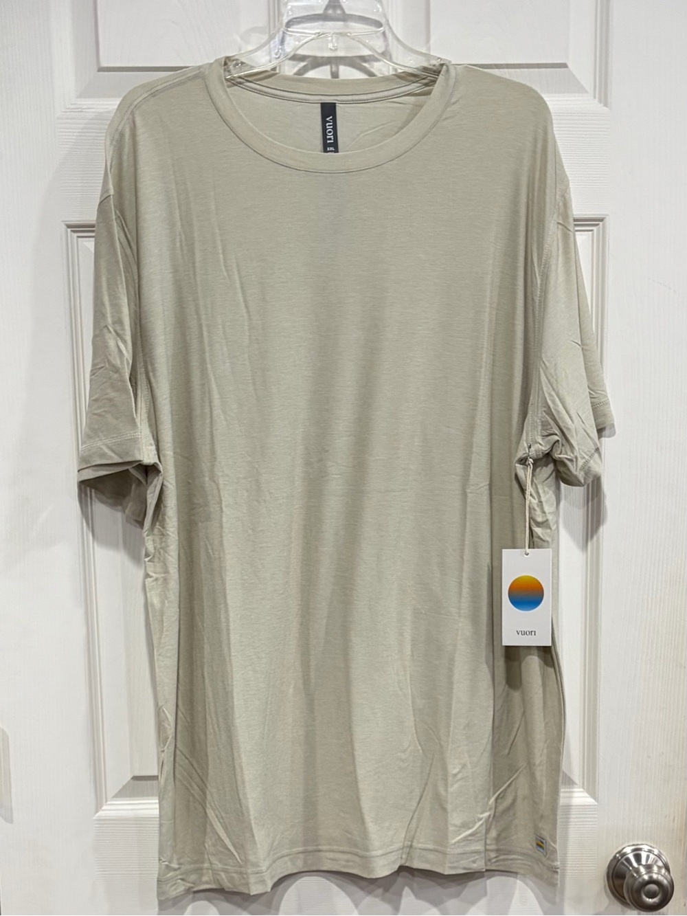 Vuori Men's XXL Strato Tech V-Neck Tee Mushroom Heather T-Shirt NWT Performance